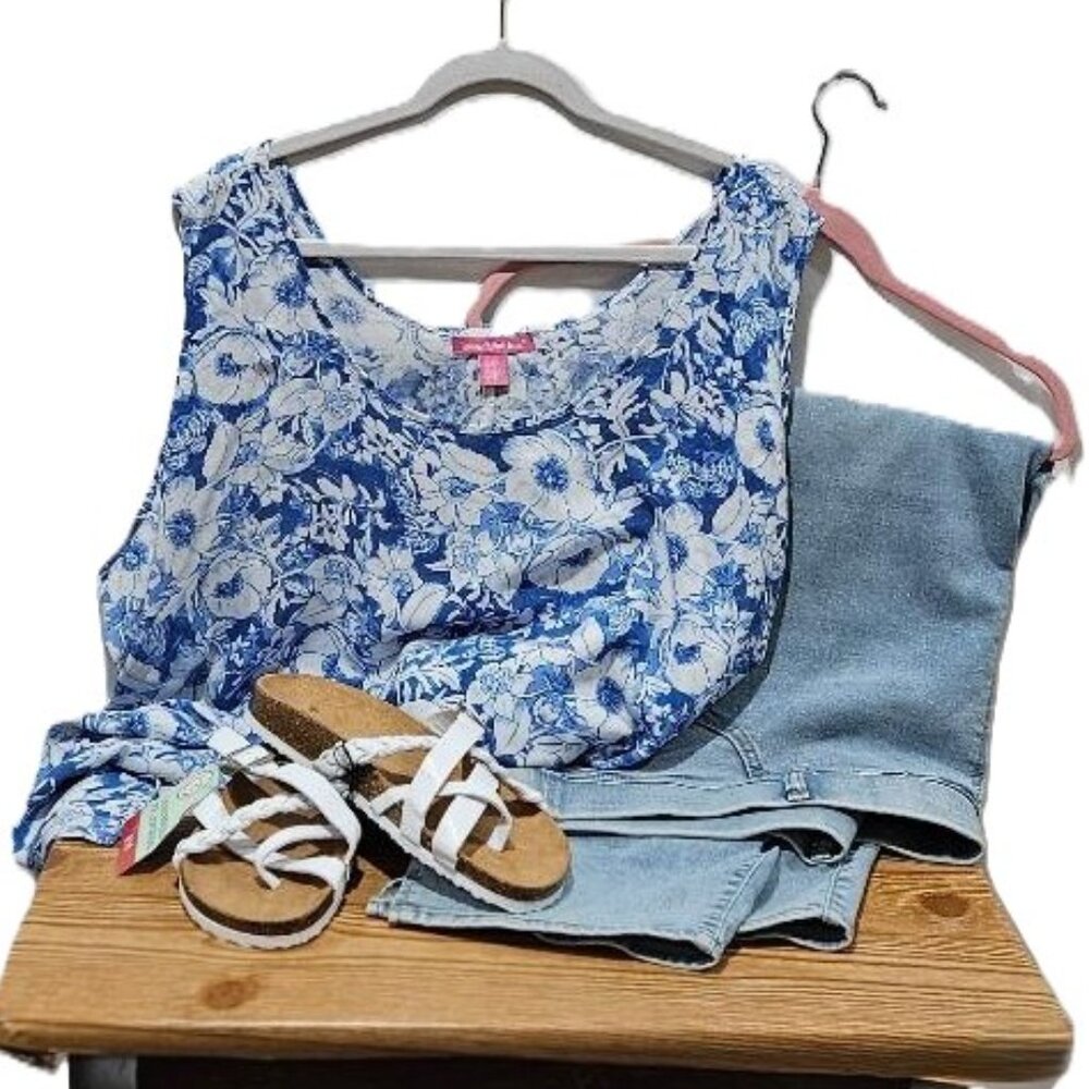 WOMAN WITHIN BLUE WHITE FLORAL CLOISONNE SLEEVELESS SCOOP NECK TANK TOP 2X - 4X - Picture 12 of 13